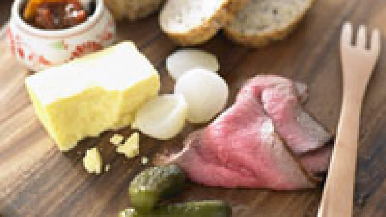 Ploughman's lunch with rare roast beef