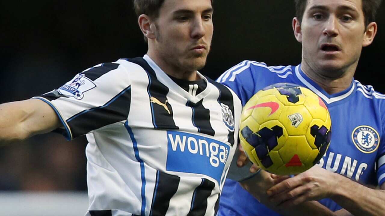 Newcastle United's Dan Gosling (L) and Chelsea's Frank Lampard