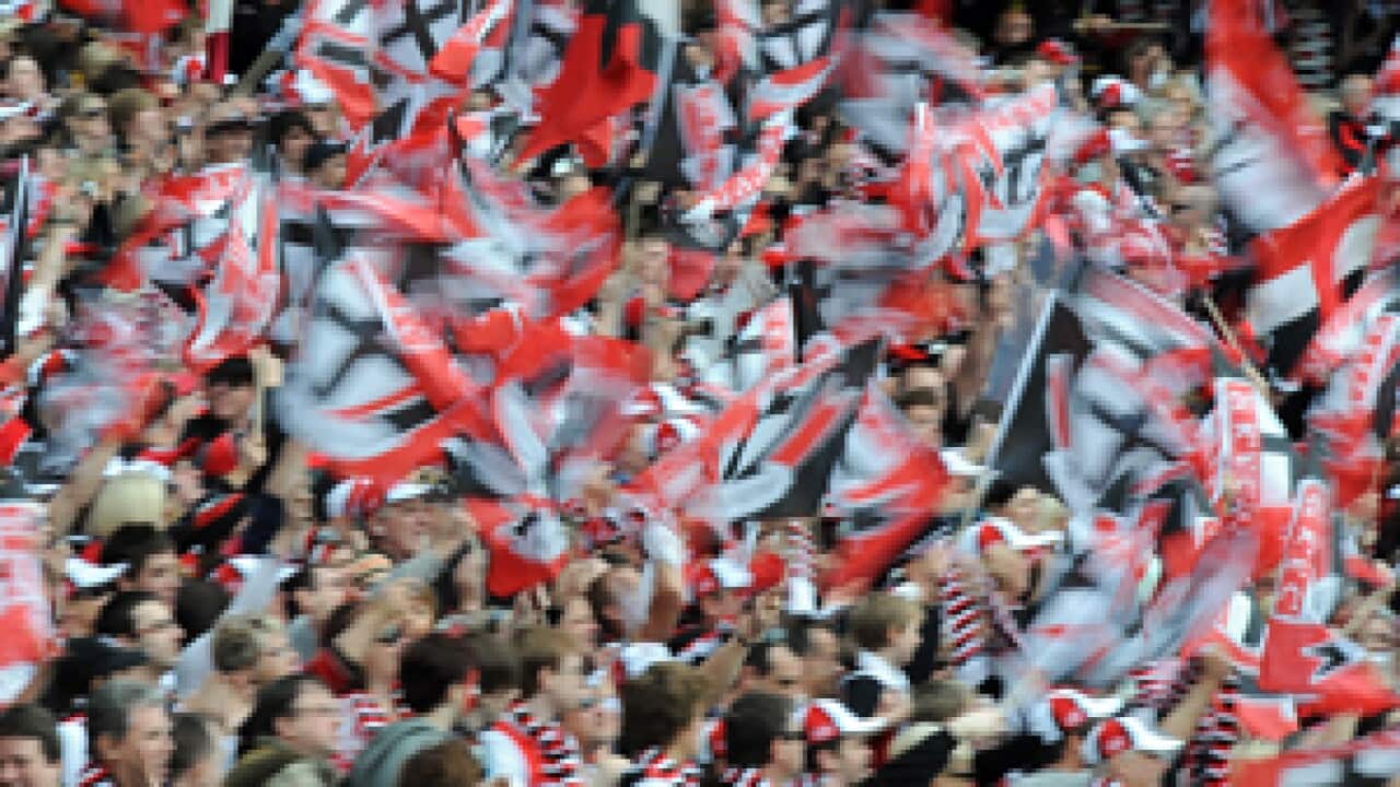 football_fans_afl_collingwood_st_kilda_1103_aap_357169512
