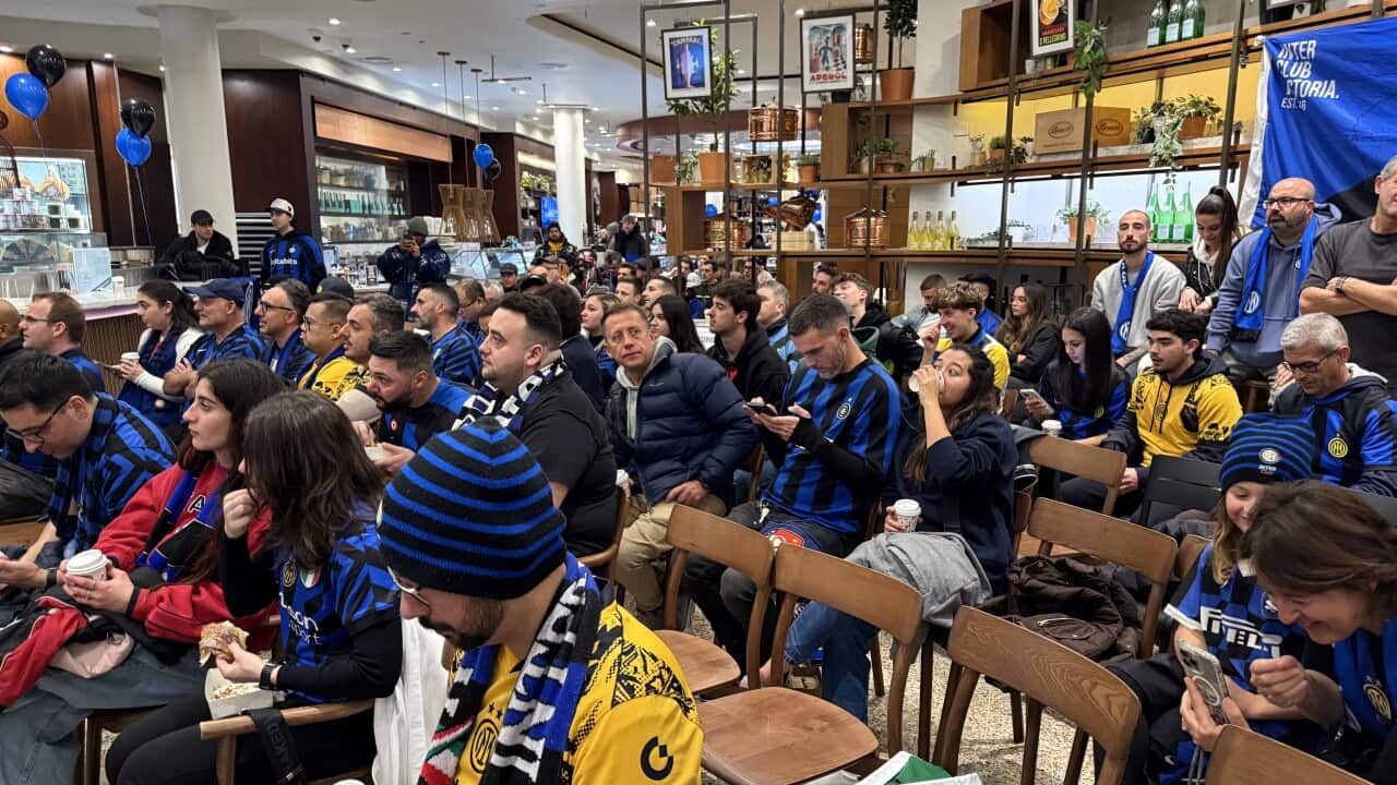 Circa 200 tifosi interisti si sono recati prima dell'alba da Brunetti a Carlton per vedere la finale di Champions League.