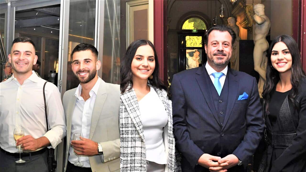 Ο Γενικός Πρόξενος της Μελβούρνης με καλεσμένους του στο Ελληνικό Μουσείο, 25 Μαρτίου 2024