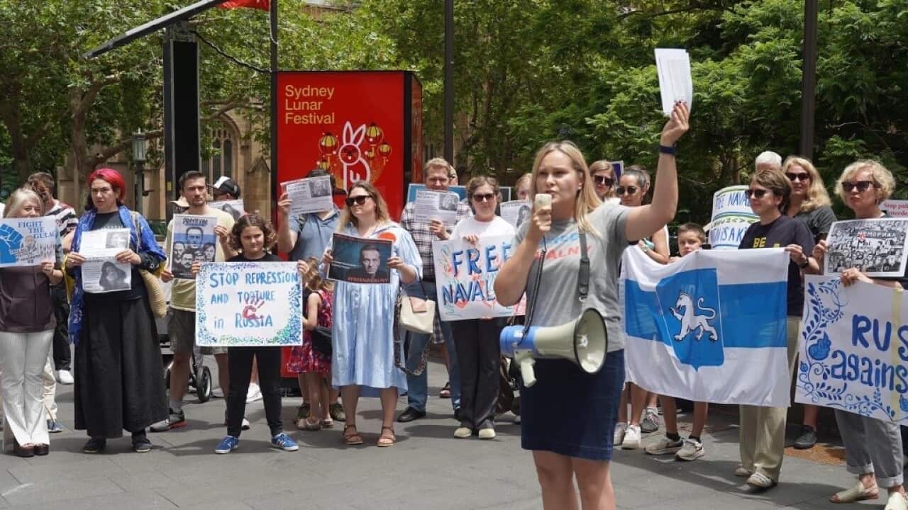 加利娜·塞雷迪纳与斯沃博达联盟一起集会,作为悉尼反战运动的一部分