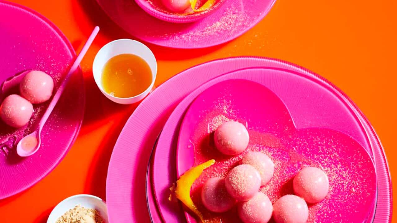 Sticky rice balls with lemon honey