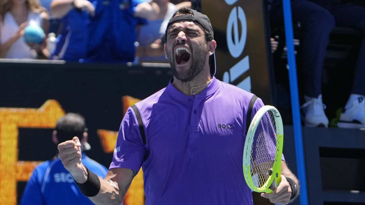 Matteo Berrettini sfoga la sua carica dopo aver battuto Cameron Norrie nel primo turno degli Australian Open.