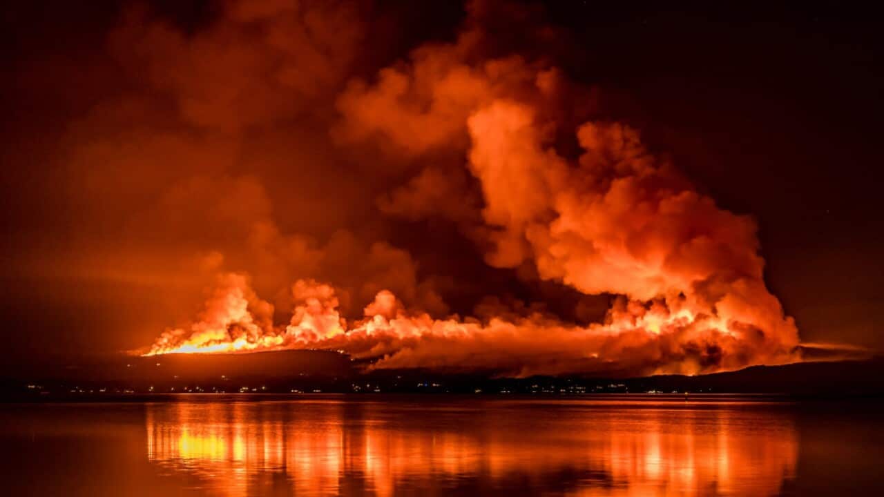Image of a bushfire tearing through the city of Albany by Brad Smith, May 25 2018.