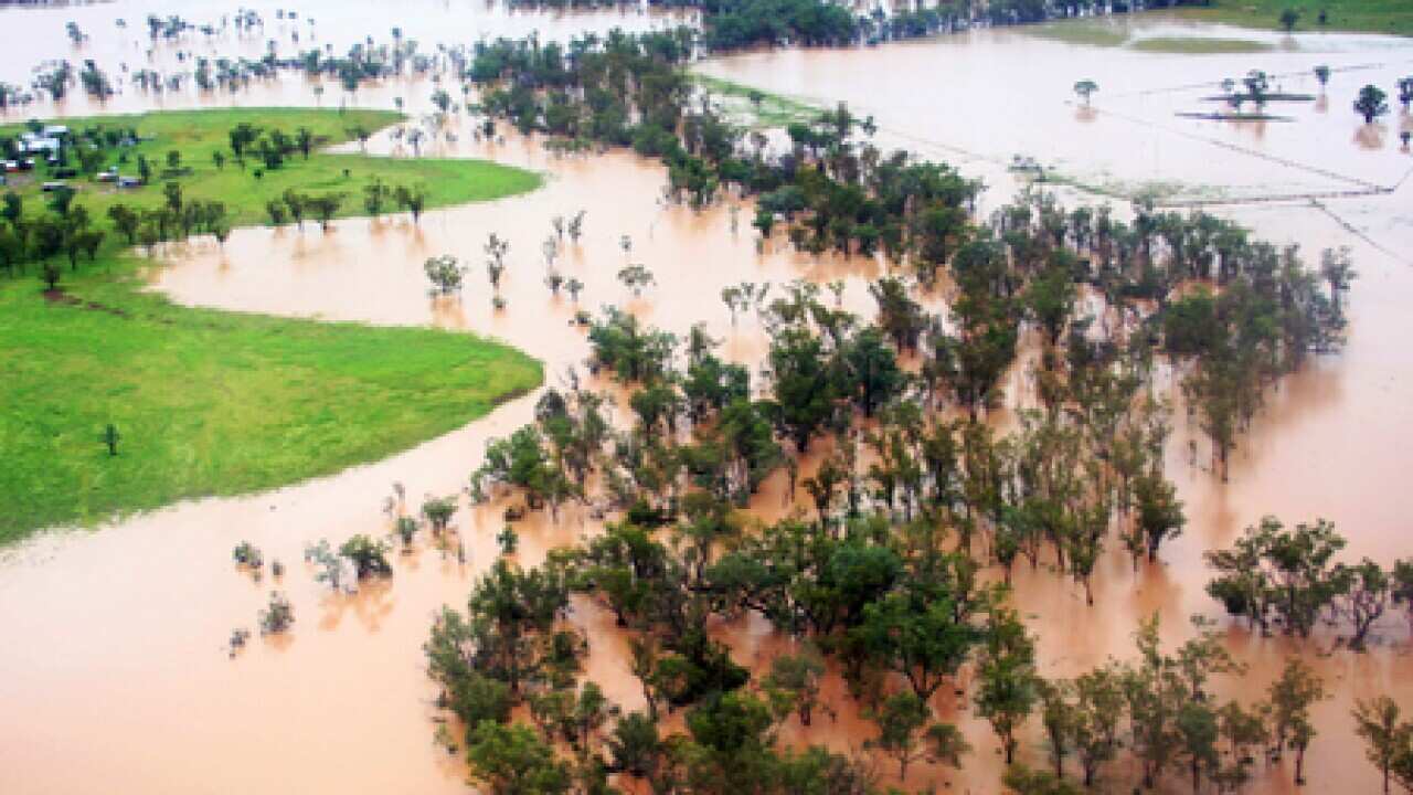 floods_field_qld_b_aap_1290394732