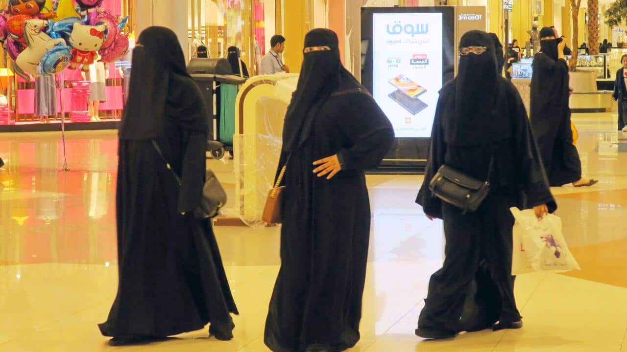 Saudi women should have choice whether to wear abaya robe: crown prince | SBS News Saudi women should have choice whether to wear abaya robe: crown prince | SBS News