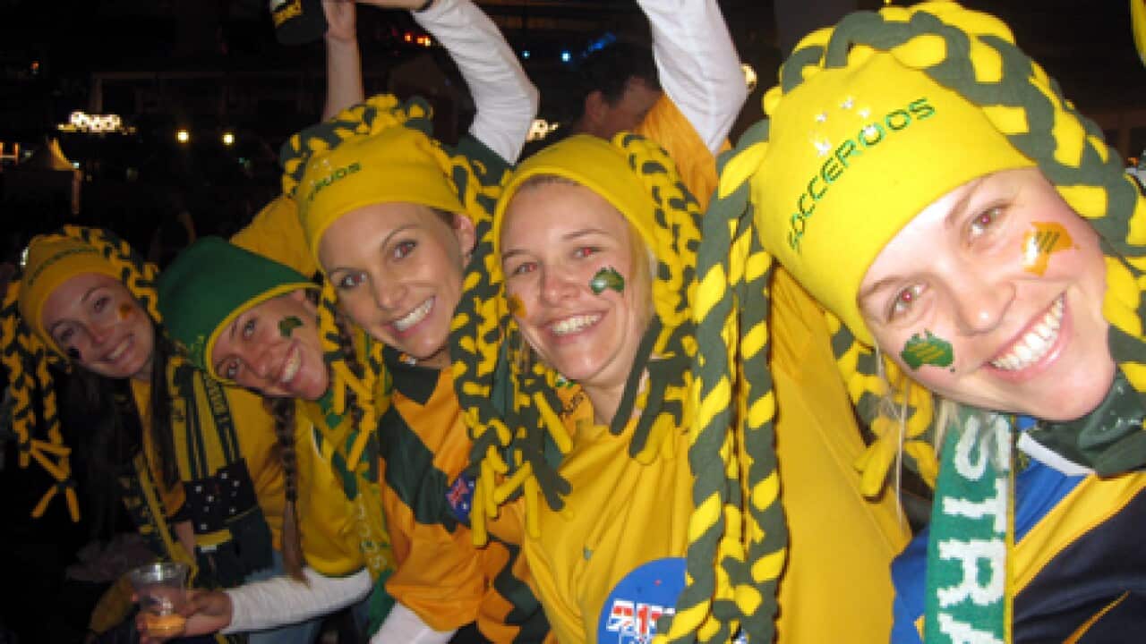 socceroos_fans_sydney_L_100614_aap_1611099293