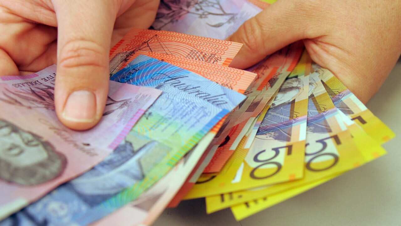 Banknotes being counted in Canberra, Friday, May 1, 2009. The world recession is causing households tighten their monetary spending. (AAP Image/Alan Porritt) NO ARCHIVING