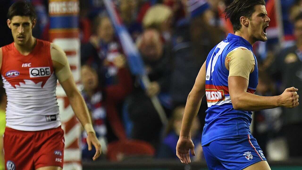 Tom Boyd of the Bulldogs (right)