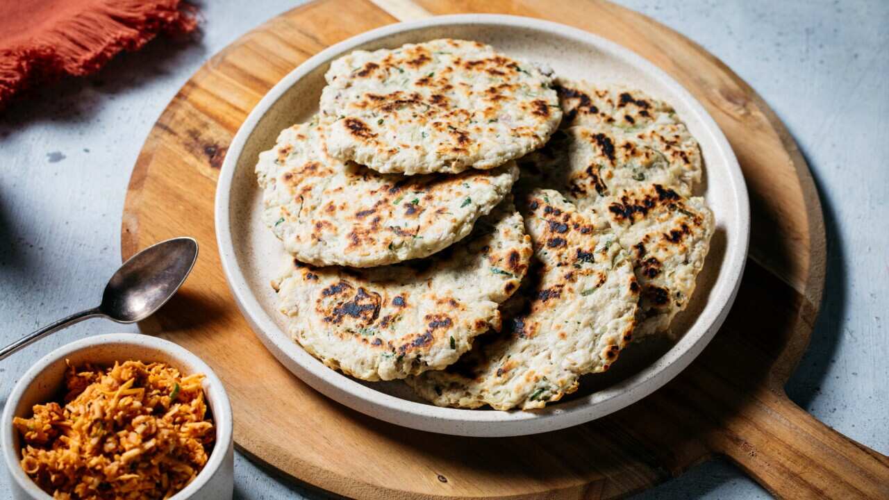 Pol Appa Pol roti with pol sambol recipe | SBS Food