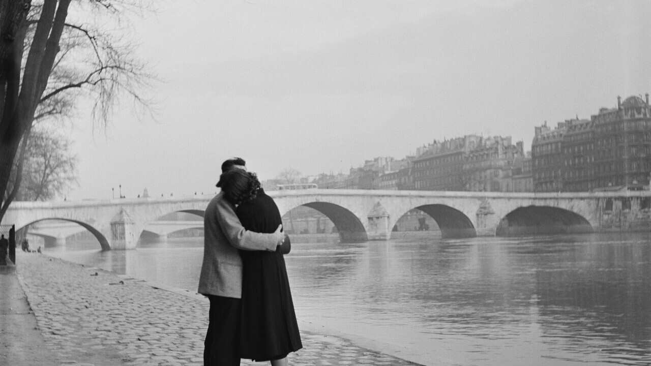 Couple embrace in Paris