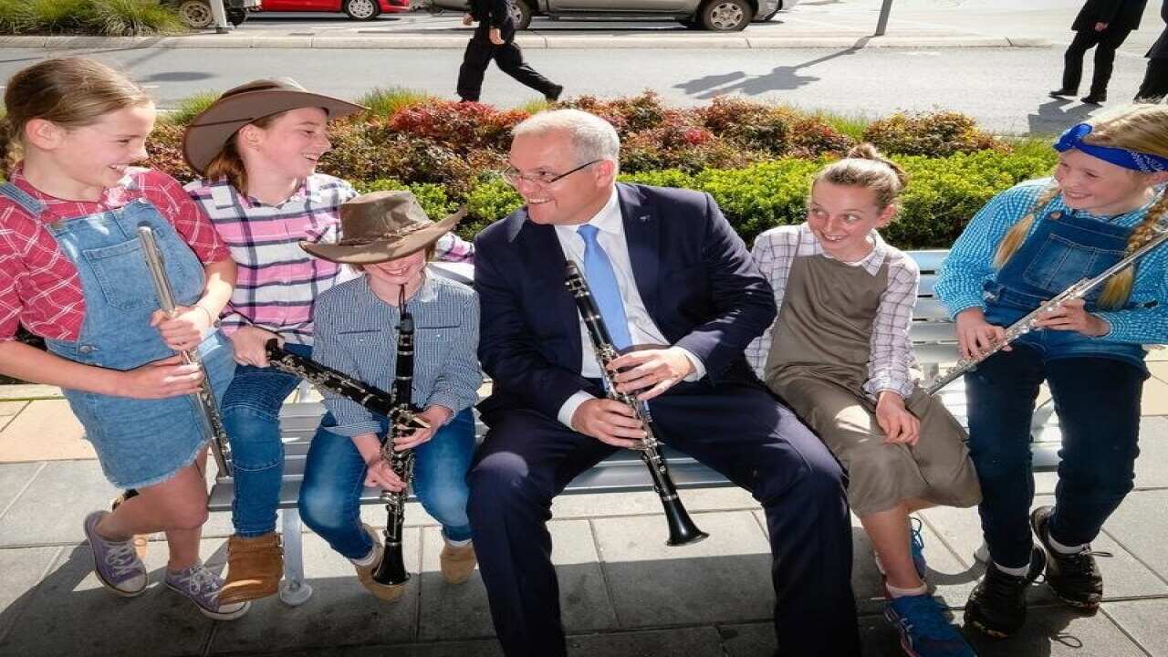 Scott Morrison with students from Albury's St Patricks Primary School.