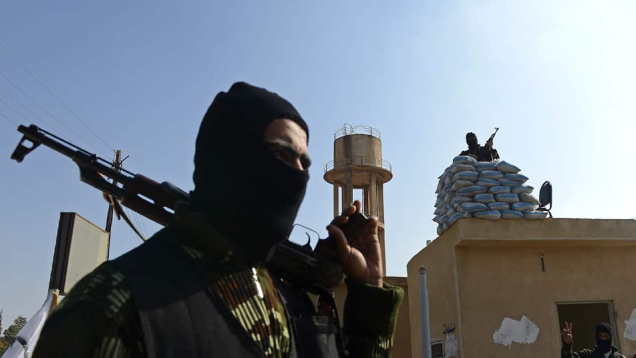 Syria rebels close Aleppo ring