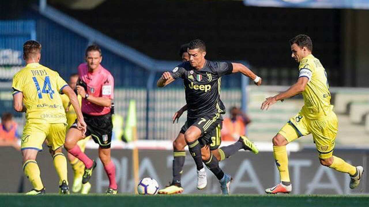 Cristiano Ronaldo in azione al Bentegodi di Verona