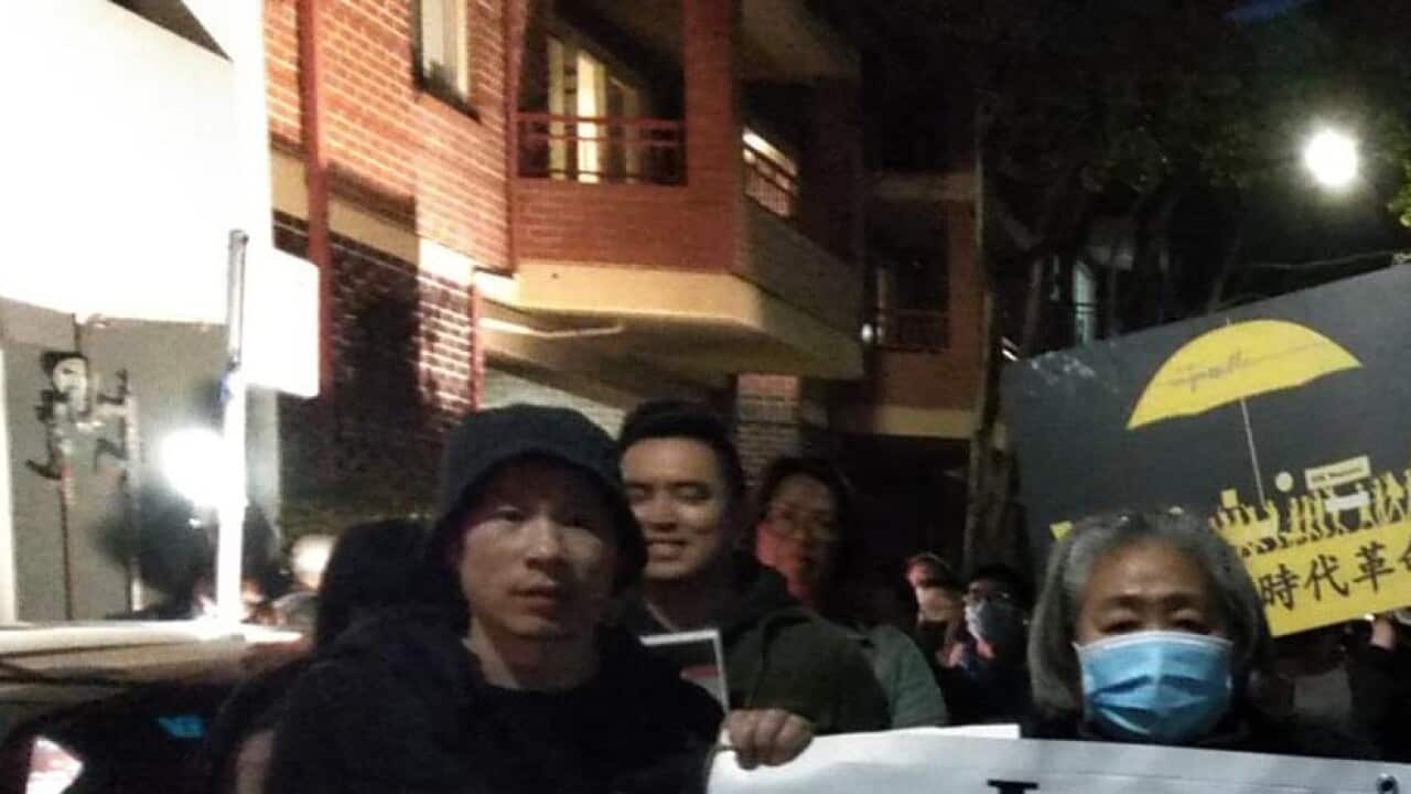 雪梨「六四」燭光晚會參與者圍繞中領館遊行。2022年6月4日。