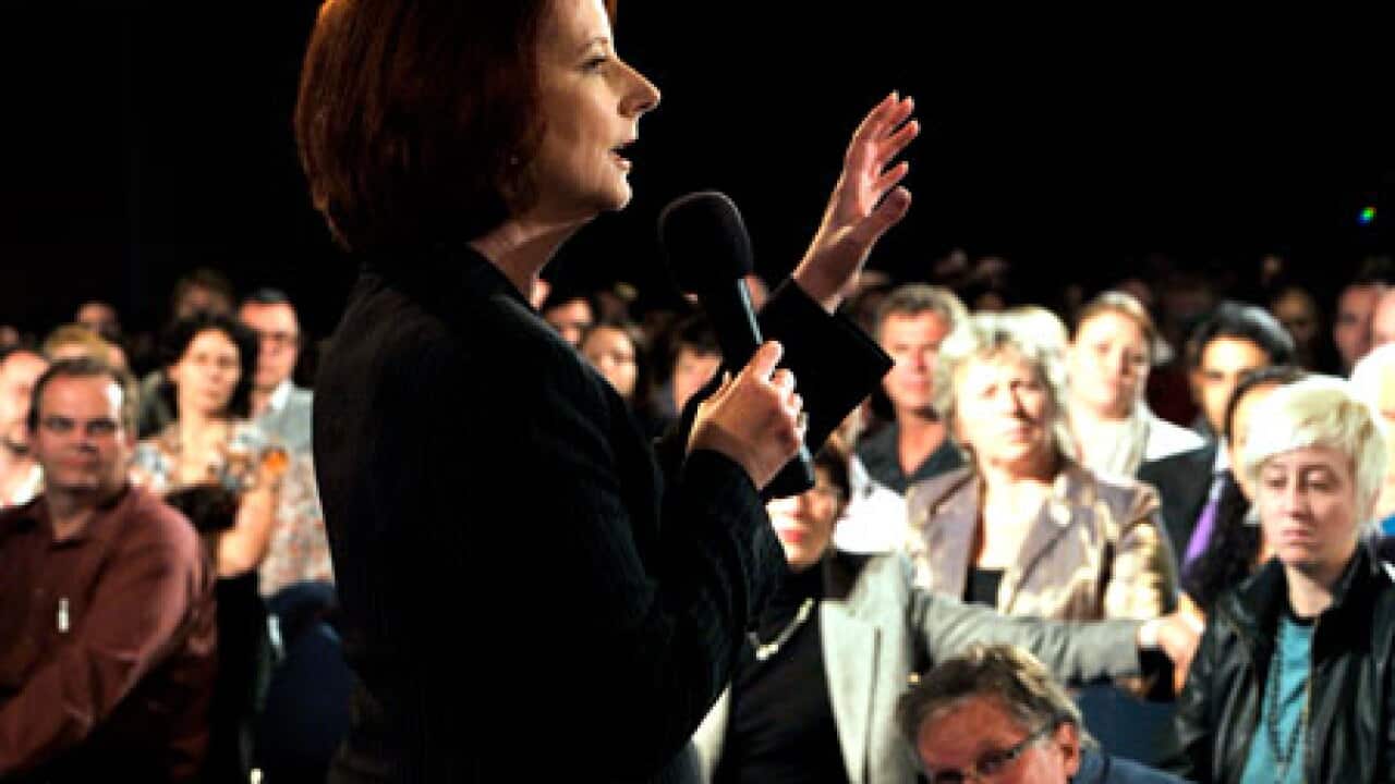 gillard_forum_100818_L_aap_776089234