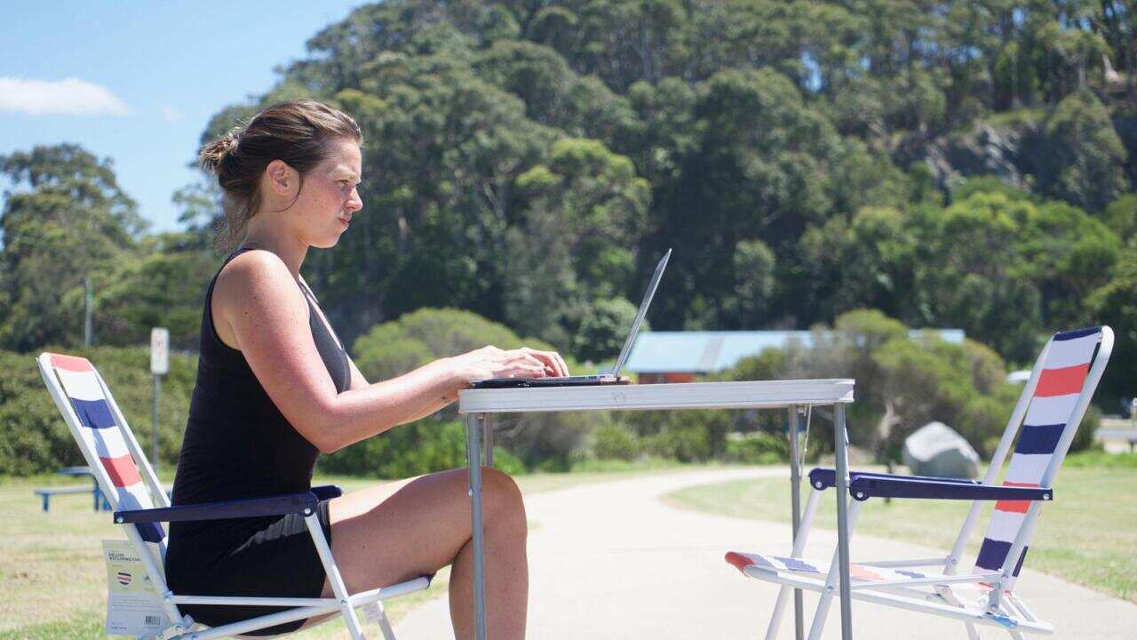 Alex Malone van Meetings in the Sun