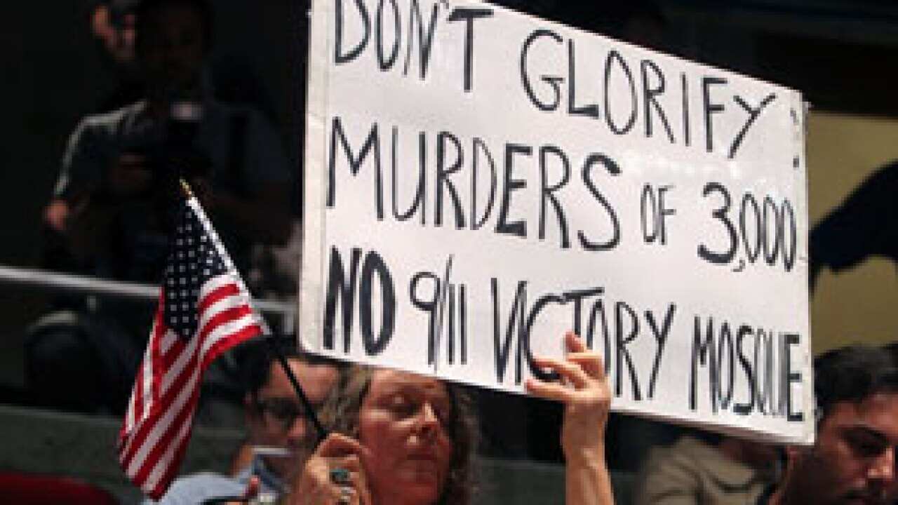 mosque_groundzero_protest_100805_blog_AP_1002947661