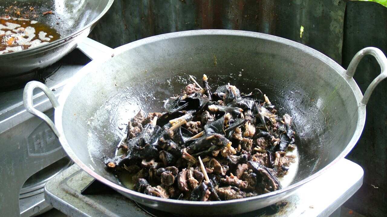 Cooking paniki (fruit bat).