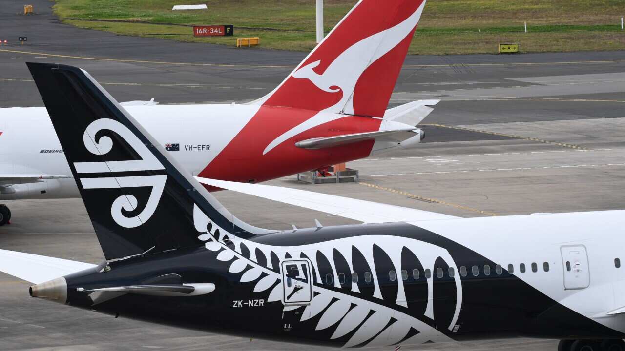 Qantas and Air New Zealand planes
