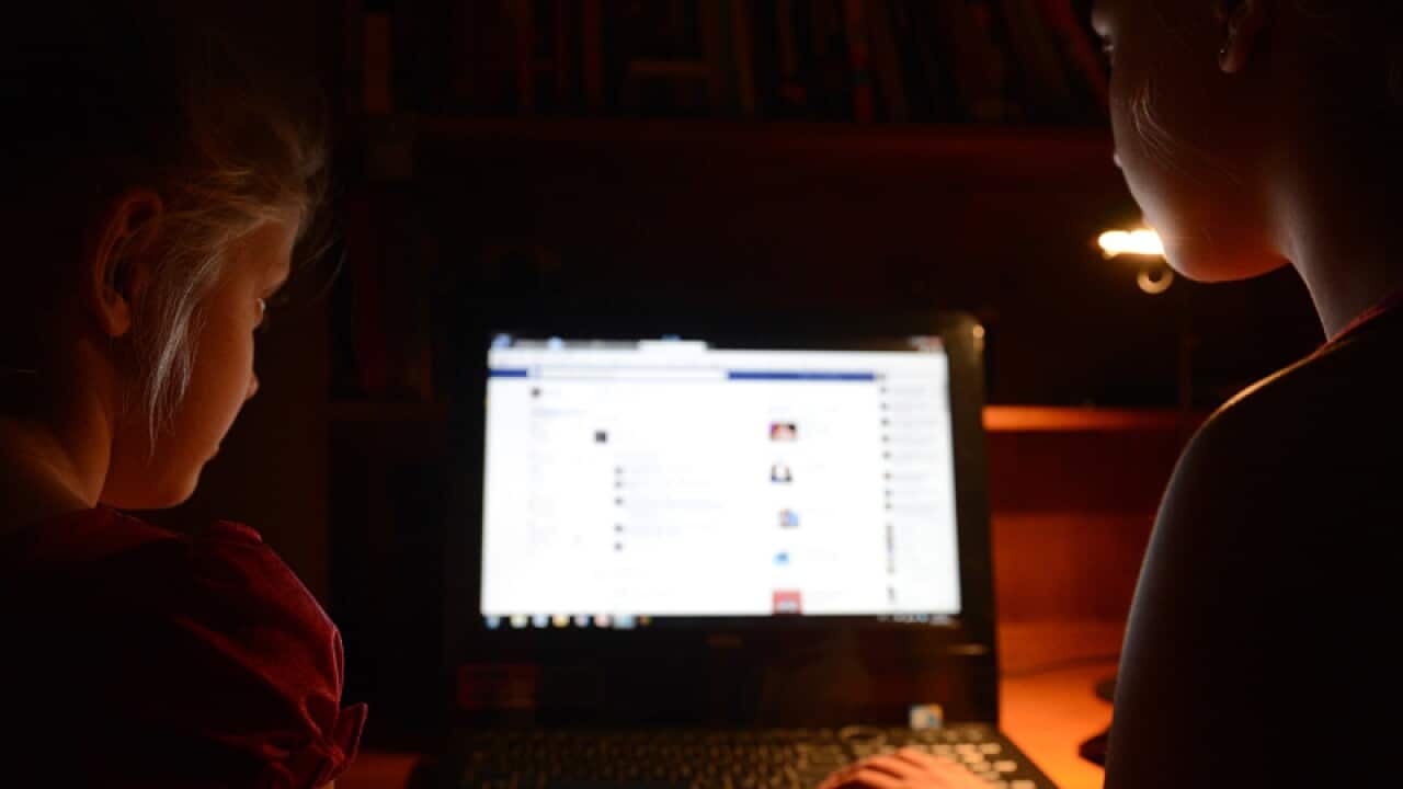 Young girls use a personal computer