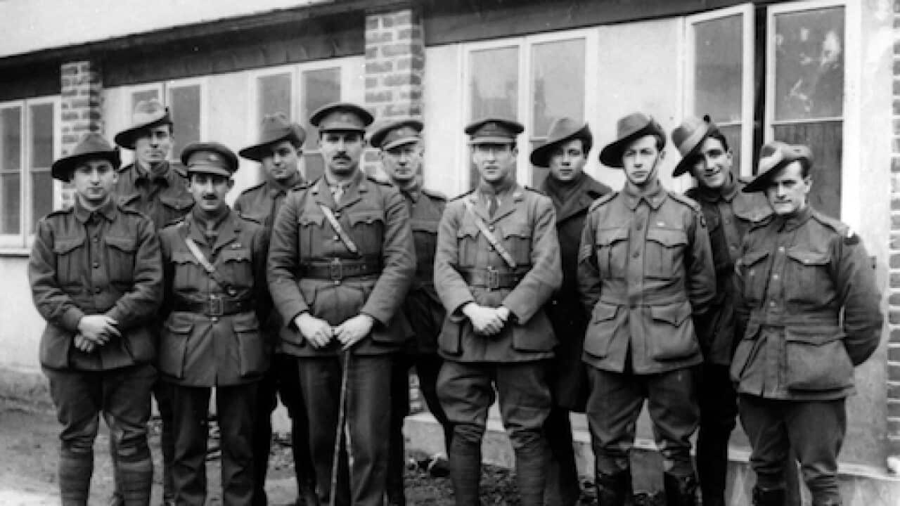 A group of Australian Jewish soldiers outside the YMCA Jewish Soldiers Branch, 1919.jpg