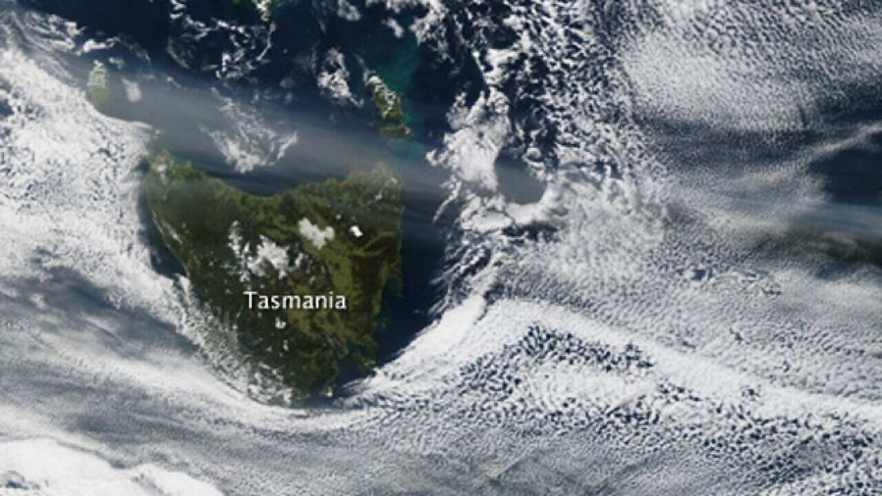 ash_cloud_nasaearthobs_110614_b_1056755134
