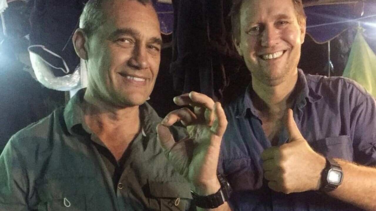 Australian doctor Richard Harris (R), Craig Challen