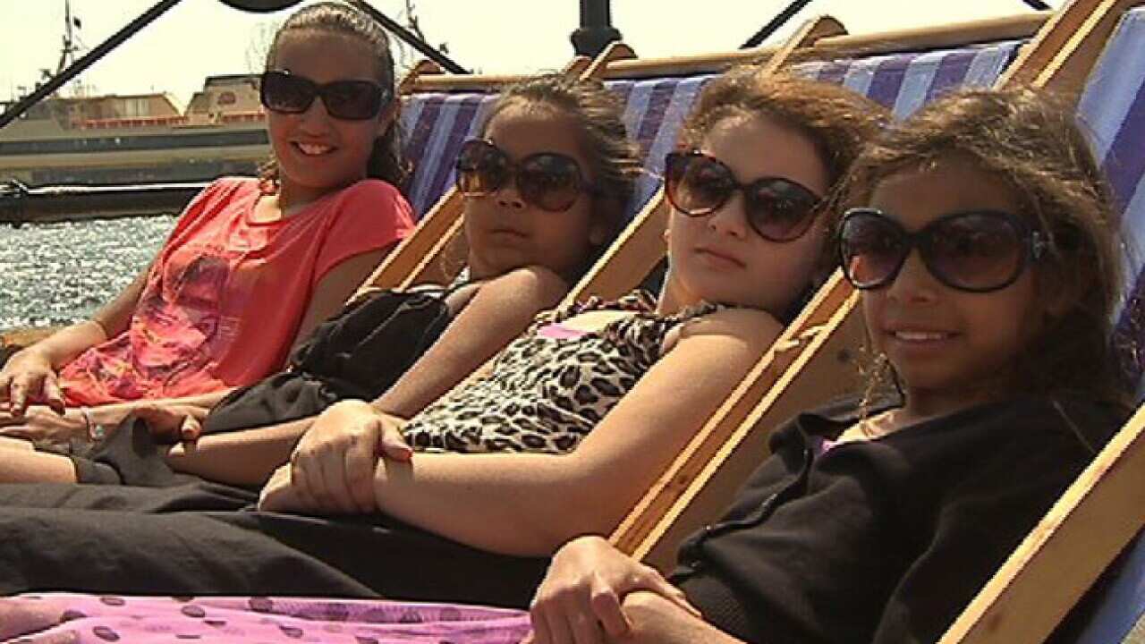 aboriginal_girls_nye_sbs_121231_b_556253643