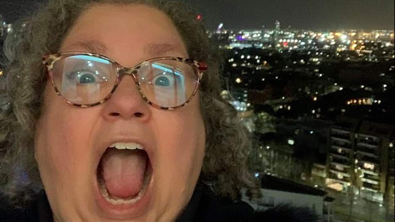 Melbourne residents scream on their front porch