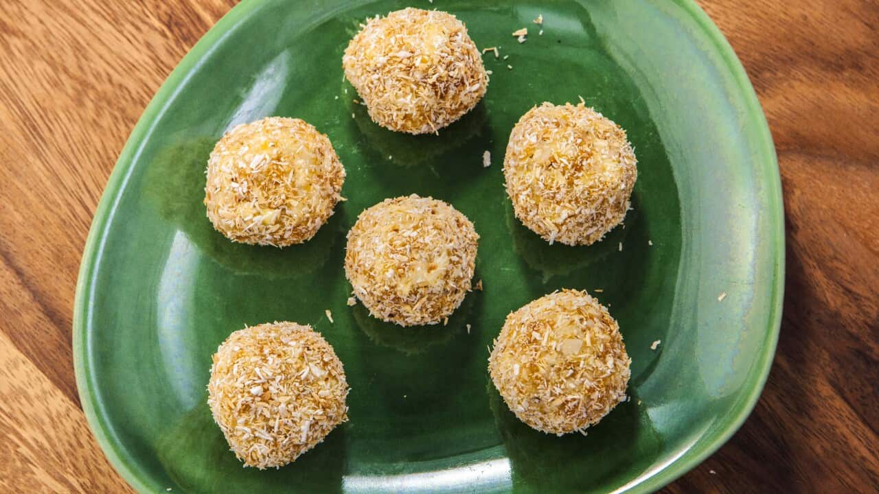 Everyday_Gourmet_S5_Ep33_Peach, Apple and Mint Balls.jpg
