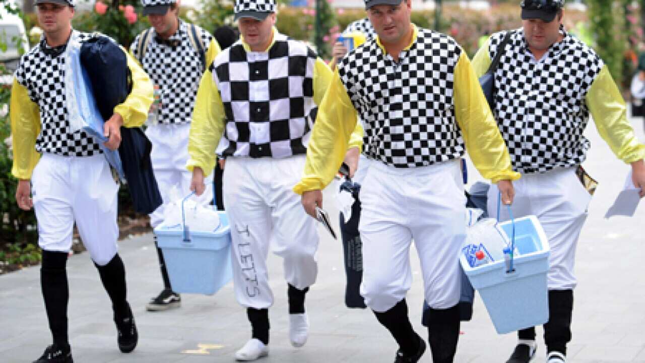 melb_cup_crowds_b_101102_aap_552536220