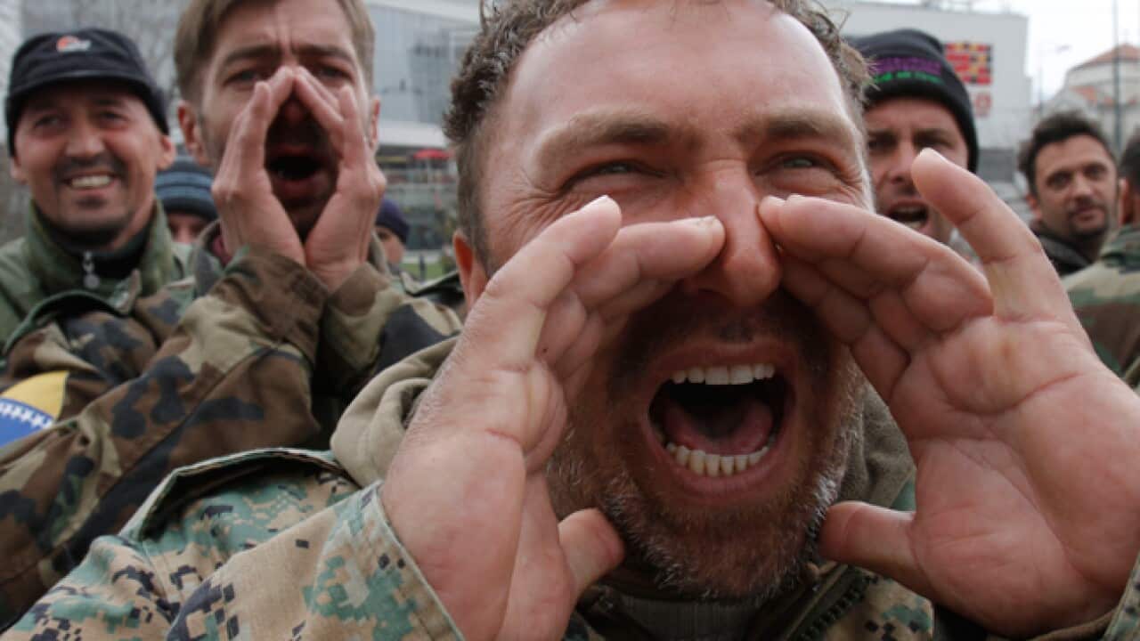 bosnia_soldiers_protest_120403_B_AAP_11731127