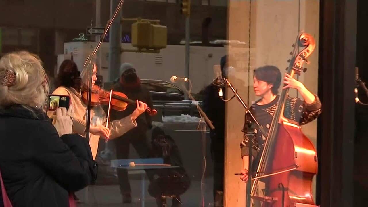 Jessie Montgomery and Eleonore Oppenheim performing in a New York shopfront