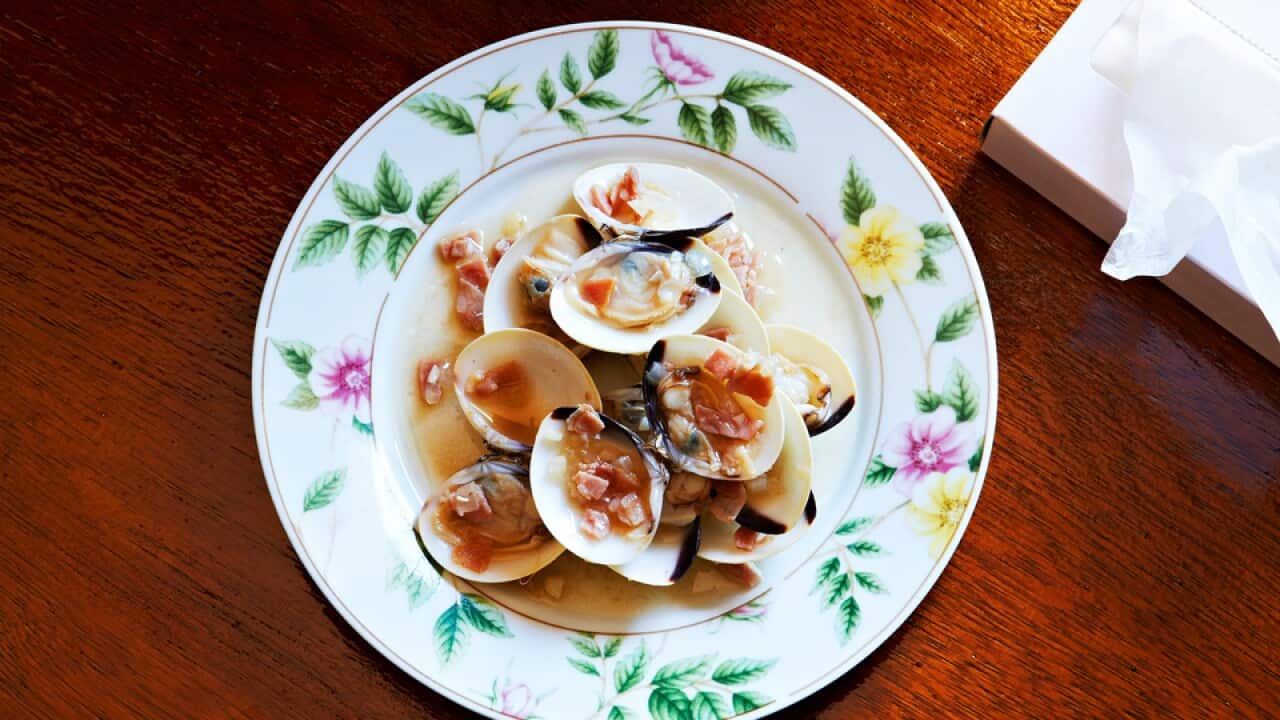 Clams with ham and sherry