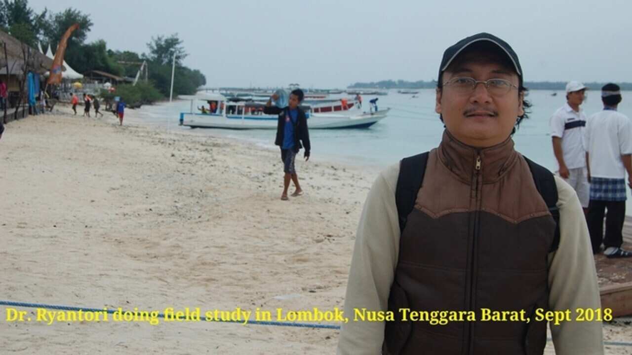 Dr Ryantori doing field study in Lombok, West Nusa Tenggara, Sep 2018.