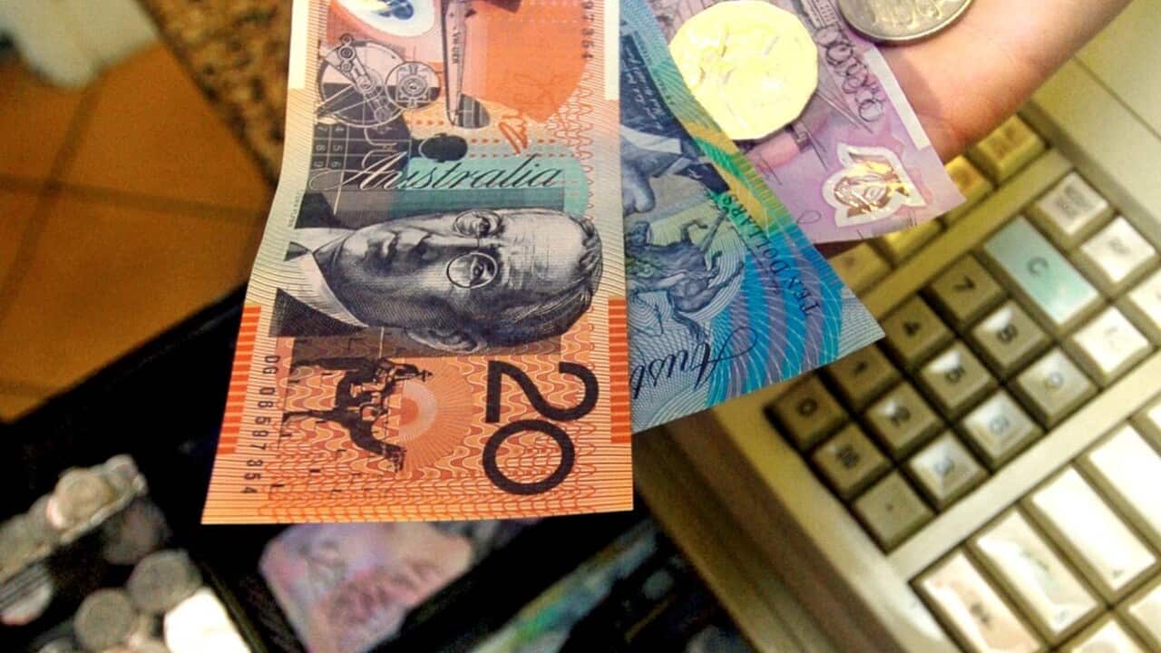 Change is handed to a store customer in Canberra, Thursday, July 12, 2007. (AAP Image-Alan Porritt).jpg