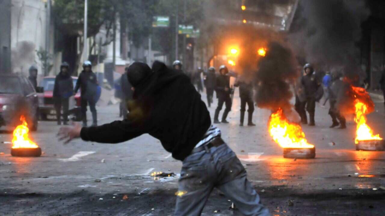 egypt_protest_fire_110127_B_epa_1840338479