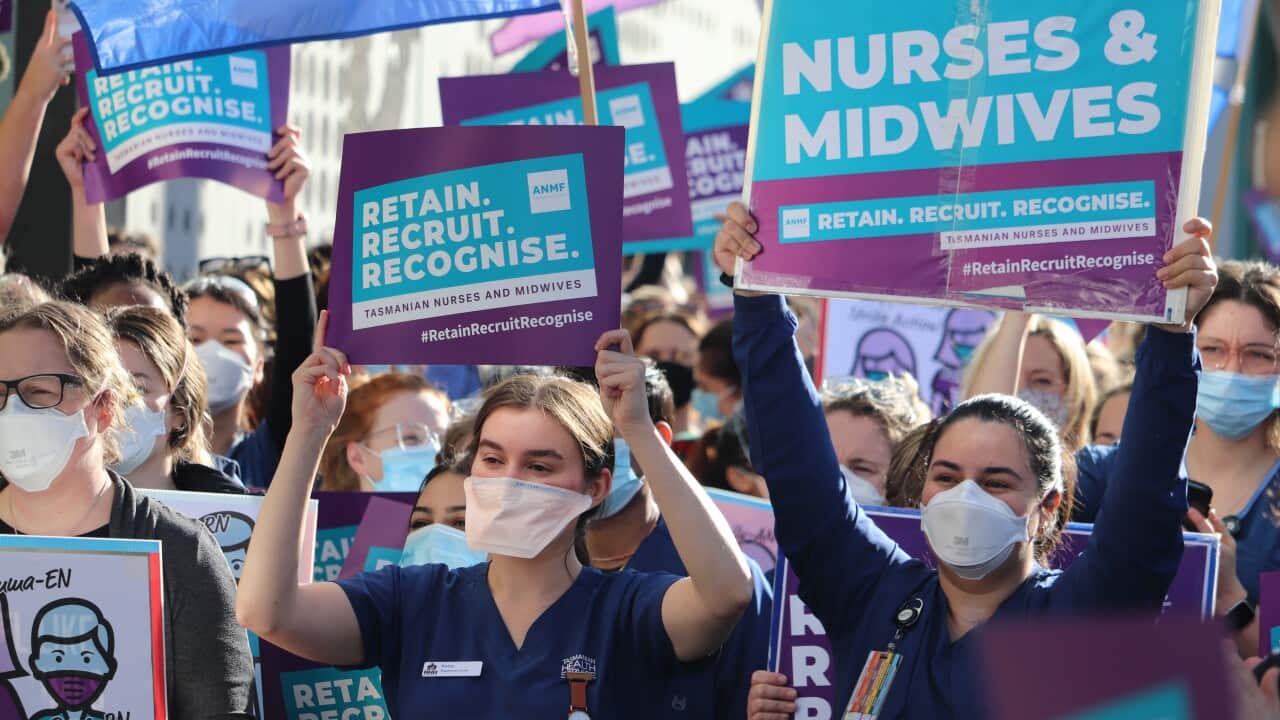 澳洲的醫療保健系統、正承受著創紀錄的新冠入院率、人手短缺、和長期資金問題等壓力,而正處於崩潰的邊緣。