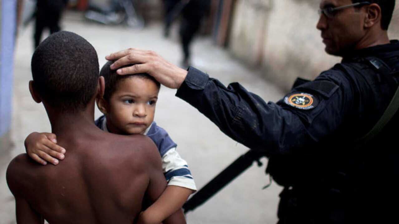 rio_slum_b_111114_aap_1442377098