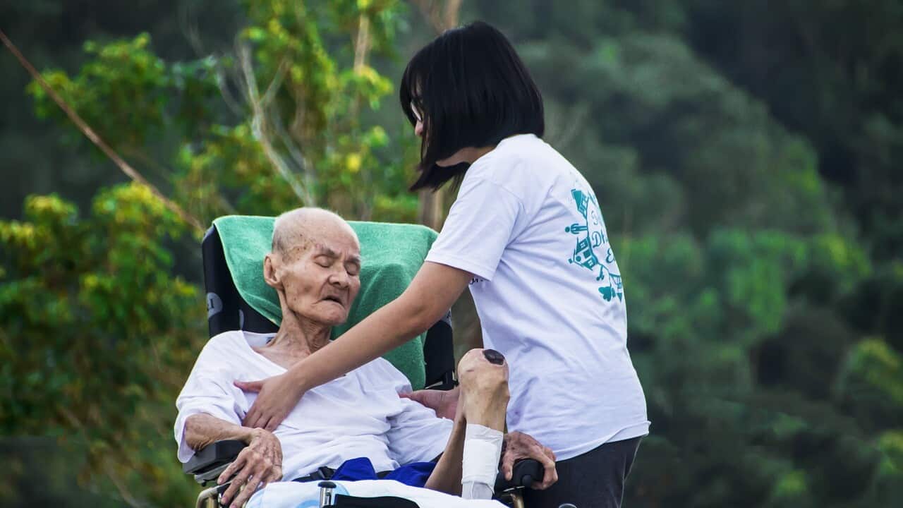 Elderli in wheel chair - Pixabay