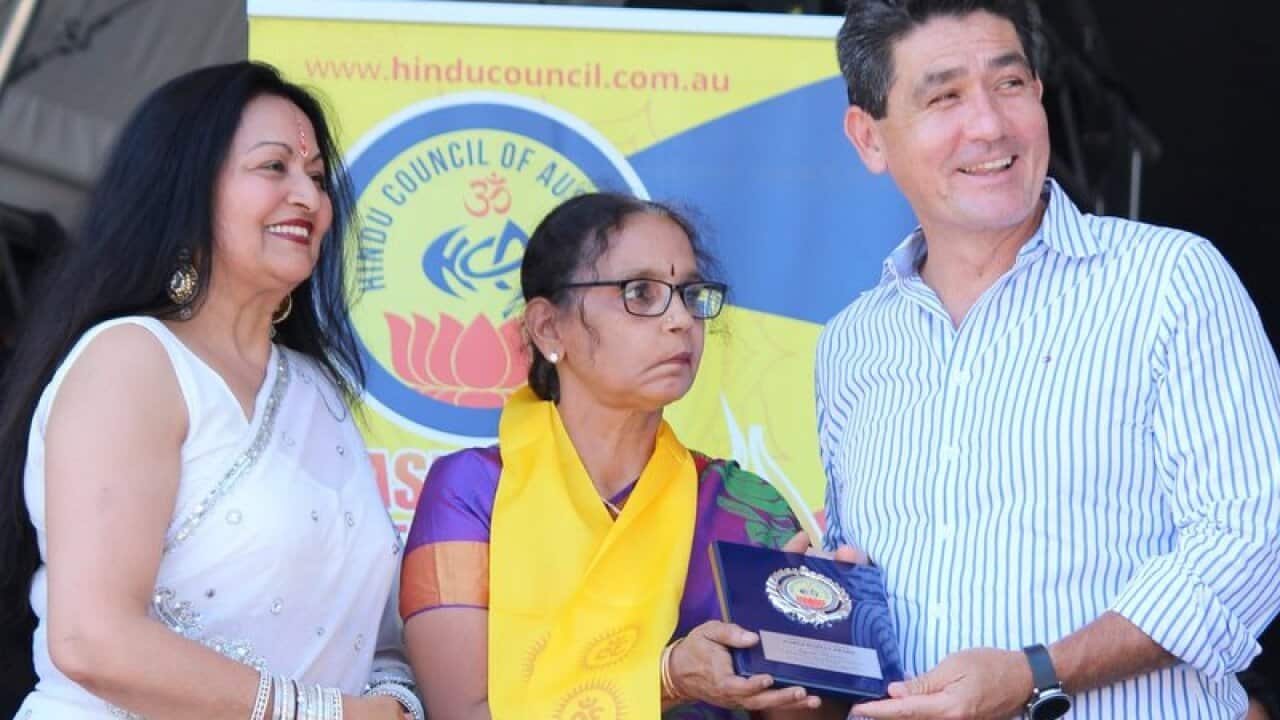 Jayanthi Ramanan receiving the award