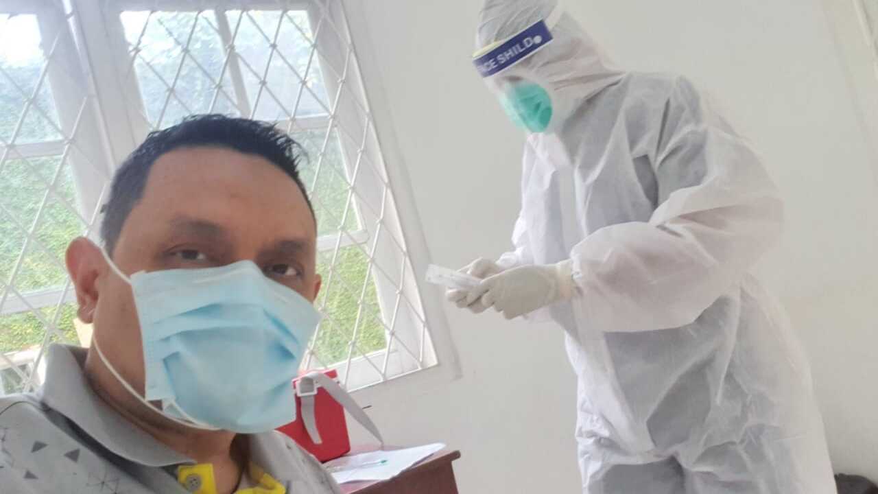 On the fourth day following his fever Masbukhin Pradhana had a swab test of COVID-19 and resulted positive. He then completely isolated himself in his own bedroom, early Sep 2020.