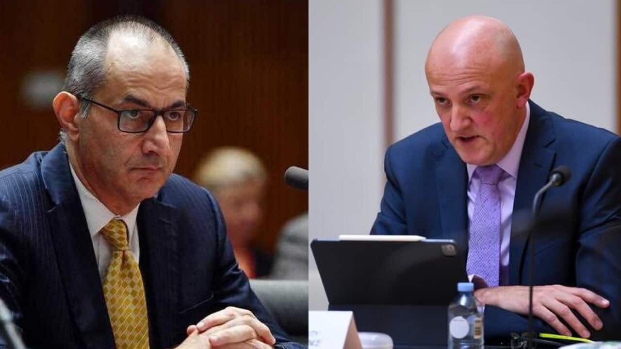 مایک برجس، مدیرکل سازمان امنیت اطلاعات آسترالیا (راست) و مایک پزولو، دبیر وزارت امور داخله آسترالیا (چپ).