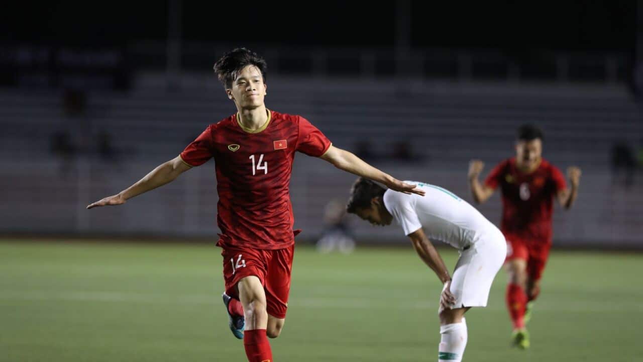 Tiền vệ Hoàng Đức ăn mừng sau khi ghi bàn nâng tỷ số lên 2 - 1 cho U22 Việt Nam.