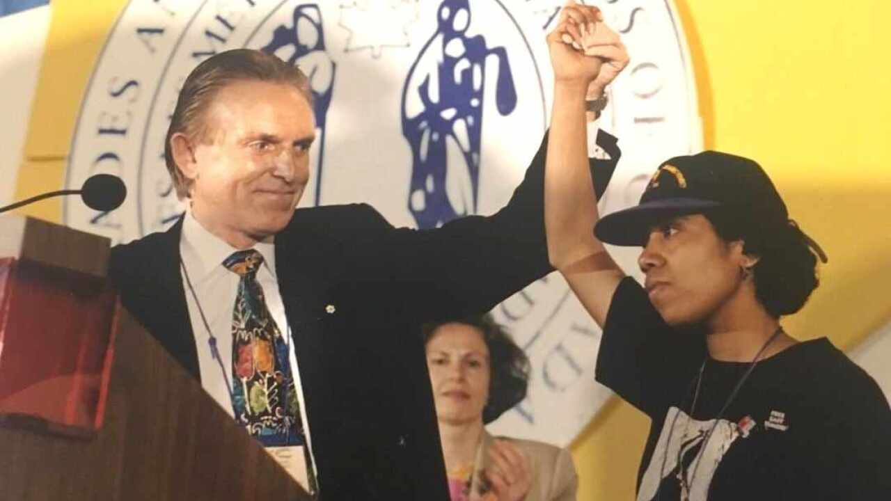 Bella Galhos feto timoroan ativista politika no advokasia ba ema vulneravel sira