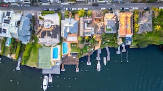Sydney luxury real estate with yacht