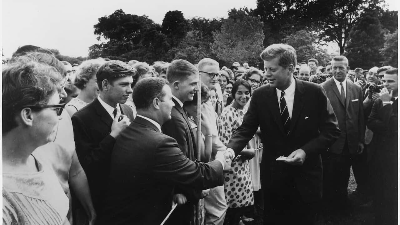 President_greets_Peace_Corps_Volunteers._White_House,_South_Lawn._-_NARA_-_194180.jpg