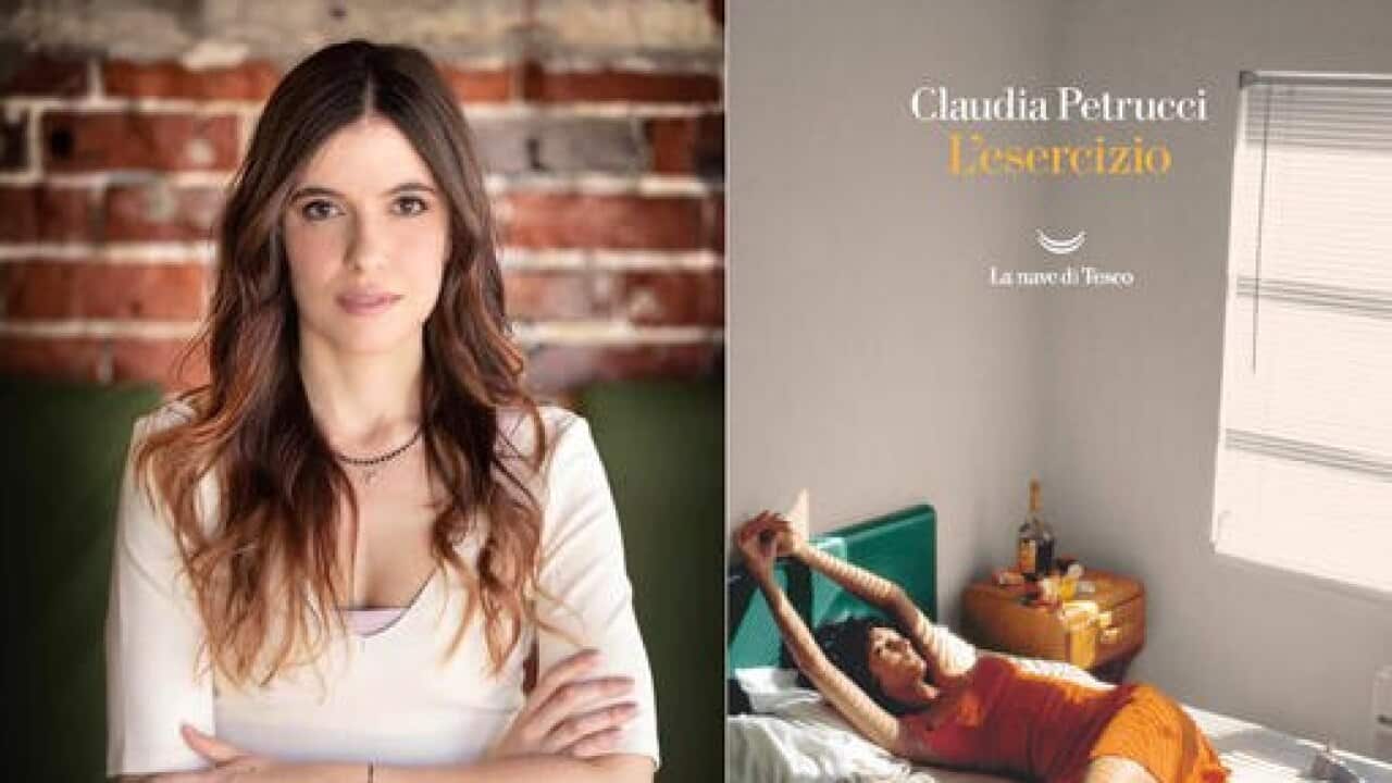 Claudia Petrucci accanto alla copertina del suo libro 'L'esercizio', vincitore del Premio Flaiano giovani 2020